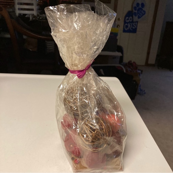 Yankee Candle Christmas Berries Potpourri 10 Oz New Old Stock - Picture 4 of 14